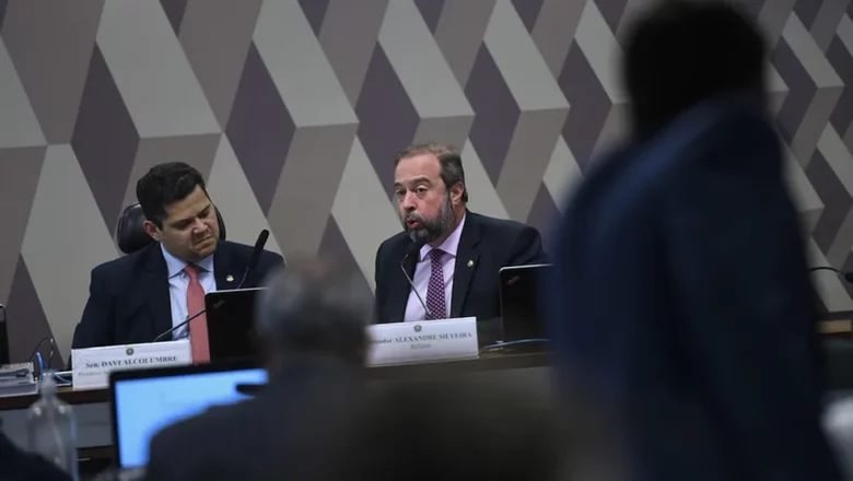 Bolsa Família: PEC da transição é aprovada no senado pela CCJ
